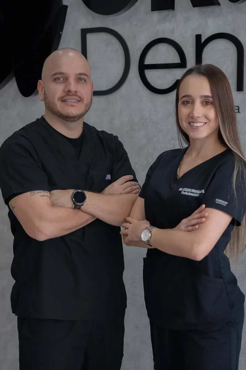 Dra. Catalina Rodriguez Hernandez and Dr. Juan Felipe Guerrero Bugallo at GR Dents in Cali, Colombia